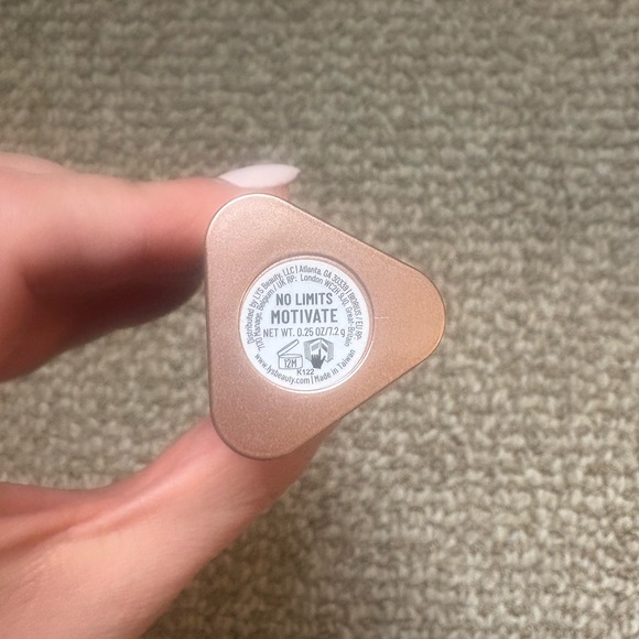 LYS Beauty NO LIMITS CREAM BRONZER STICK Motivate bronzer stick - Picture 2 of 3